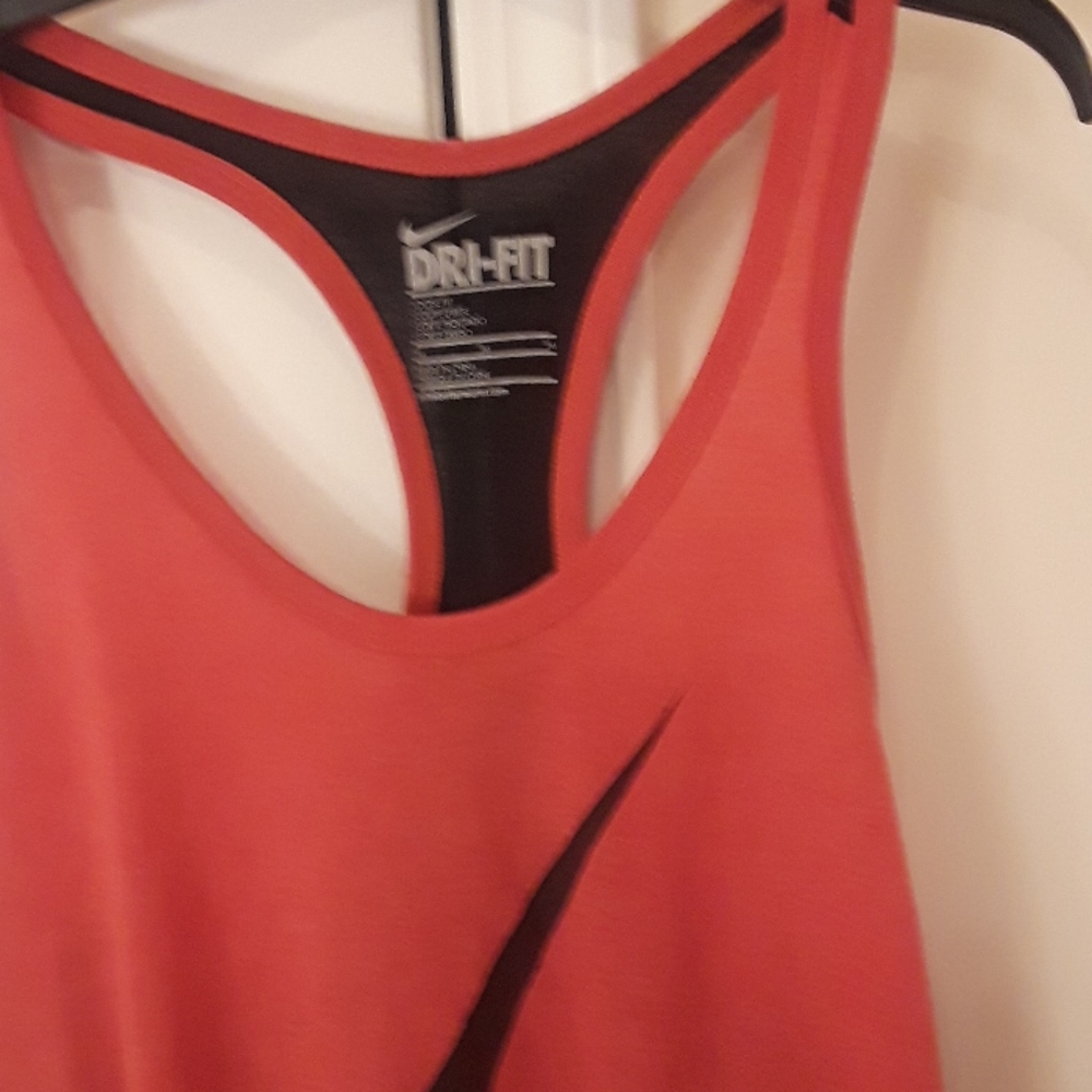 Nike Sleeveless  sports  tee